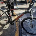 Un ciclista fue trasladado al Hospital tras chocar con un auto