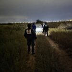 Robaron un auto y apareció abandonado en un campo