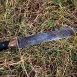 Le cortó la oreja con un machete a su vecino porque le estacionó el auto en la puerta de su casa