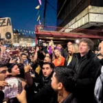Custodiados por francotiradores, Milei y Adorni encabezaron un acto en Lugano